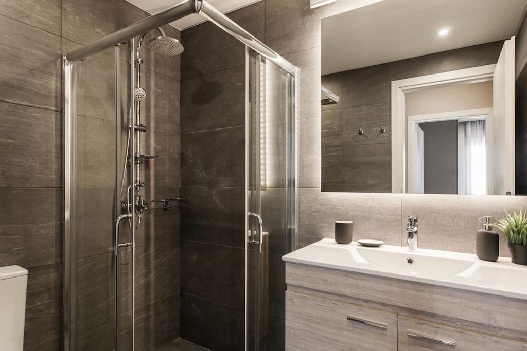 Piraeus Deluxe 2Bdr Apt - Near Metro And Port Экстерьер фото