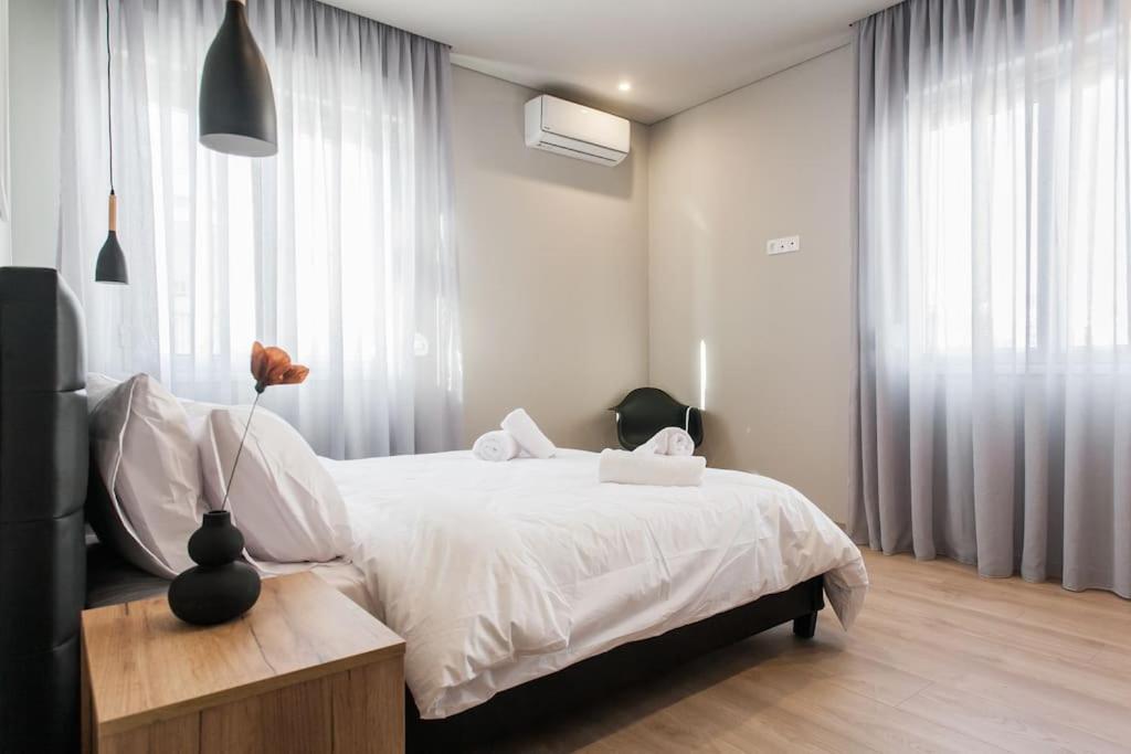 Piraeus Deluxe 2Bdr Apt - Near Metro And Port Экстерьер фото